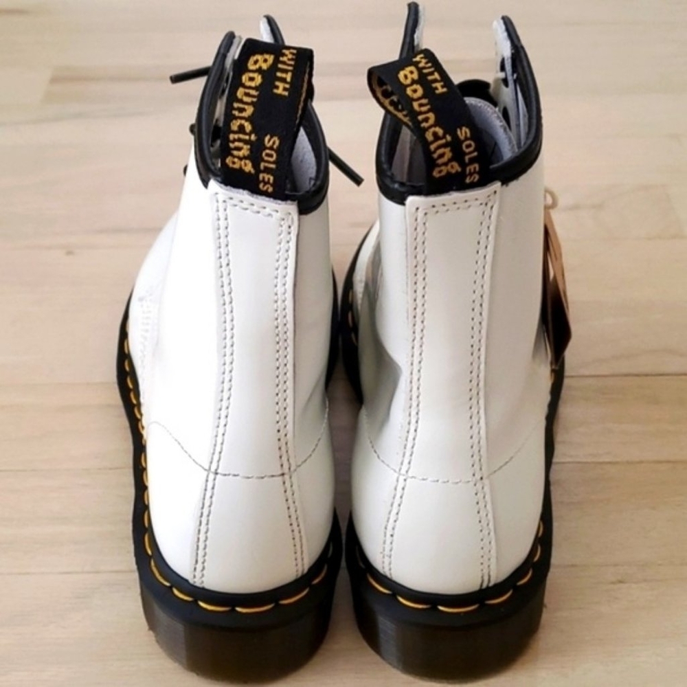 NWT Dr. Martens 1460 Women's White Smooth Leather Lace Up Combat Boots Size 7 38 - Picture 5 of 11